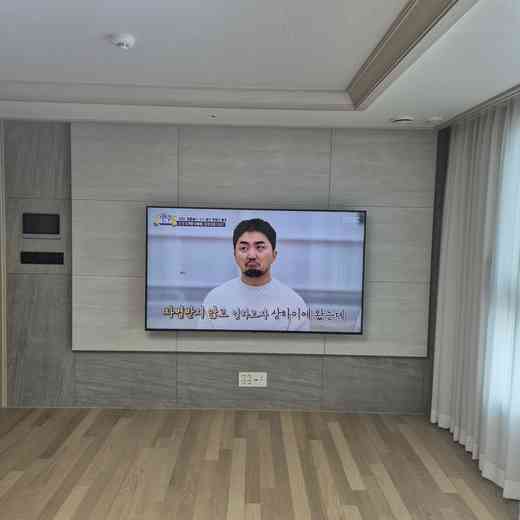 풀모션 각도 조정 무타공 벽걸이TV 설치