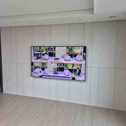 풀모션 각도 조정 무타공 벽걸이TV 설치