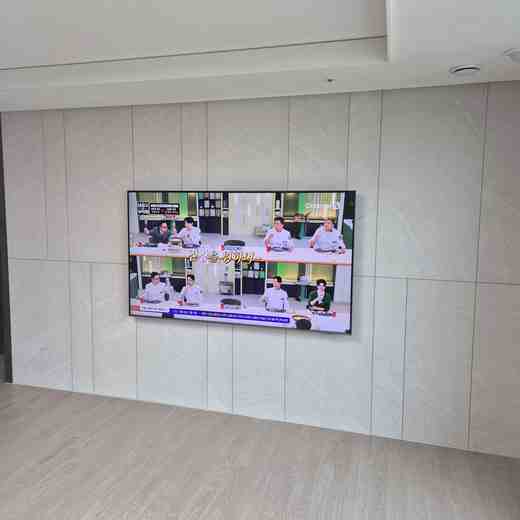 풀모션 각도 조정 무타공 벽걸이TV 설치