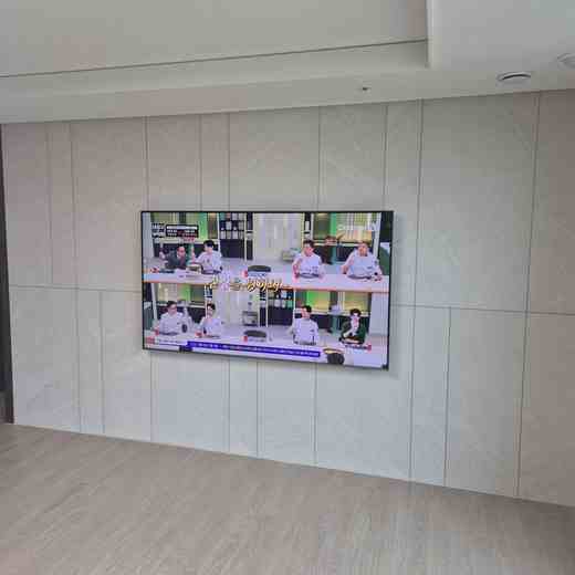 풀모션 각도 조정 무타공 벽걸이TV 설치