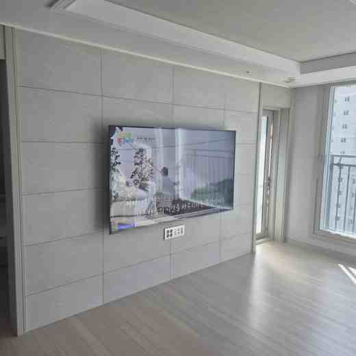 벽걸이TV 높이 재조정 최종 위치 확인